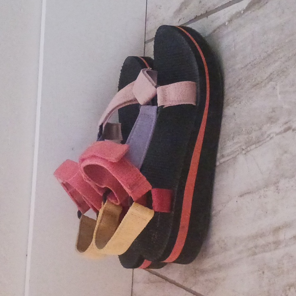 Colorful strap sandals